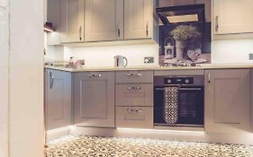 3-Bed Cottage-Plymouth-Dog Friendly-Sleeps7